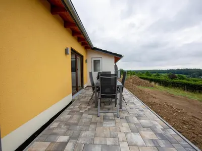Das Gebäude in dem sich das Ferienhaus befindet