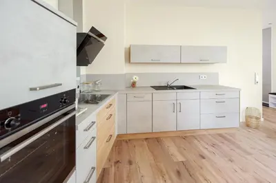Küche/Küchenzeile in der Unterkunft Design FeWo mit großer Dachterrasse an der Mosel - Netflix - Waschmaschine & Trockner