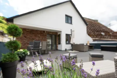 Ein allgemeiner Bergblick oder ein Berglick von der Ferienwohnung aus
