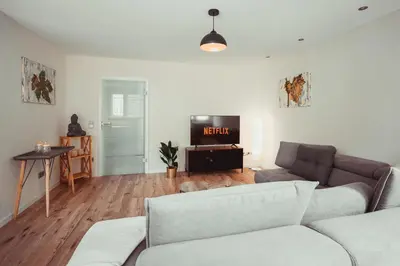 Ein Sitzbereich in der Unterkunft Geräumige Mosel-FeWo für die ganze Familie - Große Dachterrasse - Netflix - Waschmaschine & Trockner