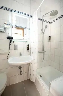 Ein Badezimmer in der Unterkunft Hotel Blüchertal Bacharach