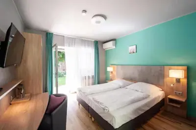 Ein Bett oder Betten in einem Zimmer der Unterkunft Hotel Blüchertal Bacharach