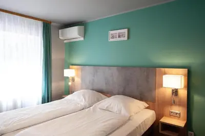 Ein Bett oder Betten in einem Zimmer der Unterkunft Hotel Blüchertal Bacharach