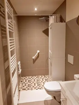 Ein Badezimmer in der Unterkunft Schöne Ferienwohnung mit Balkon und Garten