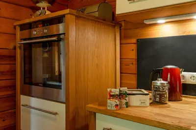 Küche/Küchenzeile in der Unterkunft Blockhaus Eifelsteig w/ Kamin Garten & Feuerstelle