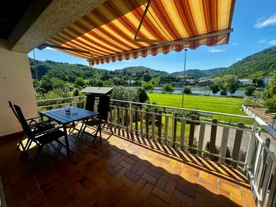 Ein allgemeiner Bergblick oder ein Berglick von der Ferienwohnung aus