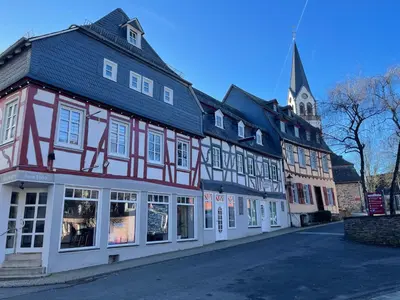 Das Gebäude in dem sich das Ferienhaus befindet