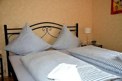 Ein Bett oder Betten in einem Zimmer der Unterkunft Gästehaus Waldecker