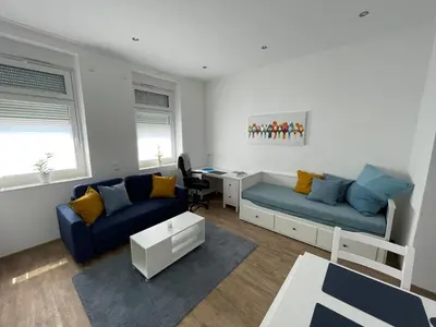 Ein Sitzbereich in der Unterkunft Apartment in Mayen Zentrum nur 100 Meter