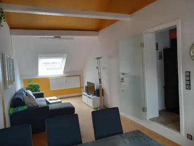 Ein Sitzbereich in der Unterkunft Ferienwohnung im roten Haus, die Therme ist fußläufig in 350m zu erreichen