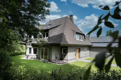 Ein Garten an der Unterkunft Vulkan Villa