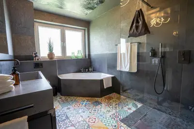 Ein Badezimmer in der Unterkunft Vulkan Villa