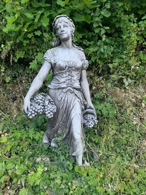 Ein Garten an der Unterkunft Haus Astrid