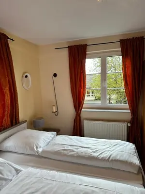 Ein Bett oder Betten in einem Zimmer der Unterkunft Hotel Rosengarten
