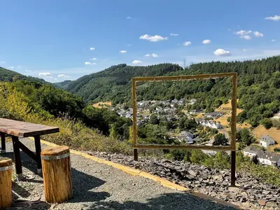 Ein allgemeiner Bergblick oder ein Berglick von des Hotels aus