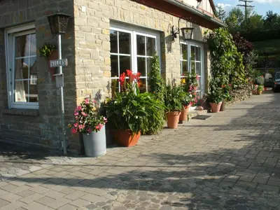 Ein Garten an der Unterkunft Ferienweingut Benedikt Nilles