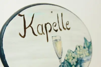 Ein Zertifikat, Auszeichnung, Logo oder anderes Dokument, das in der Unterkunft Kapelle - Urlaub auf dem Weingut ausgestellt ist