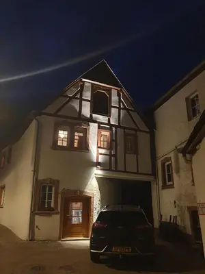 Das Gebäude in dem sich die Villa befindet