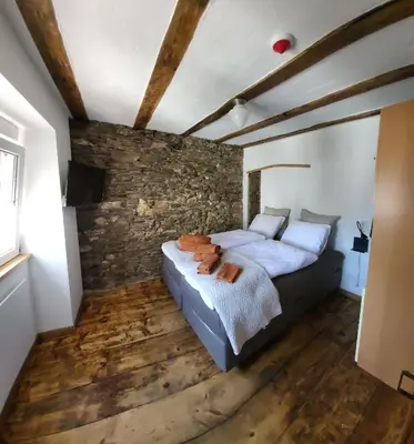 Ein Bett oder Betten in einem Zimmer der Unterkunft Haus zur Heugabel
