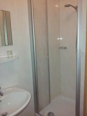 Ein Badezimmer in der Unterkunft Hotel Weinhaus Am Stiftstor