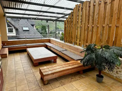 Ein Balkon oder eine Terrasse in der Unterkunft Chill Out Area, Sauna & Wirlpool, grandiose Aussicht, Smart TV, große Terasse, Zentrum nah