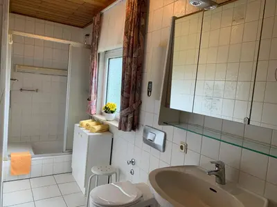Ein Badezimmer in der Unterkunft Haus Berndorf