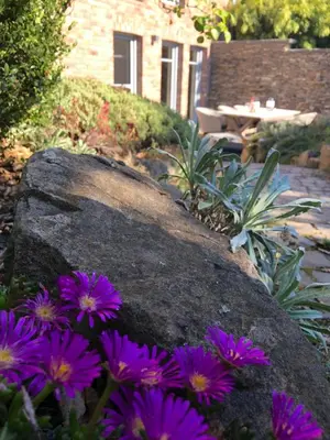 Ein Garten an der Unterkunft Attraktive Wohnung-Elztalidyll-zwischen Mosel,Nürburgring und Burg Eltz