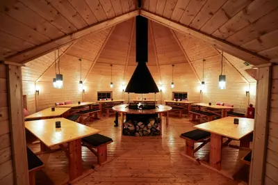 Ein Restaurant oder anderes Speiselokal in der Unterkunft Hotel und Kongresszentrum Wanderath