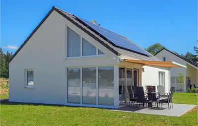 Das Gebäude in dem sich das Ferienhaus befindet