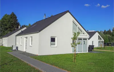 Das Gebäude in dem sich das Ferienhaus befindet