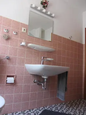 Ein Badezimmer in der Unterkunft Ferienwohnung Roter Wingert