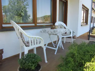 Ein Garten an der Unterkunft Ferienwohnung Roter Wingert