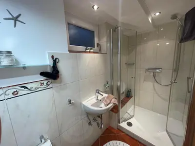 Ein Badezimmer in der Unterkunft Moderne Ferienwohnung Zur Schlosshöhe