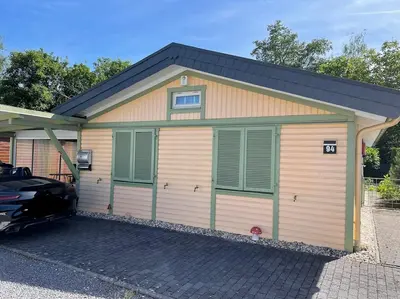 Das Gebäude in dem sich das Ferienhaus befindet