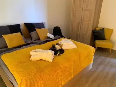 Ein Bett oder Betten in einem Zimmer der Unterkunft eifel24, neu, modern mit Dachterrasse