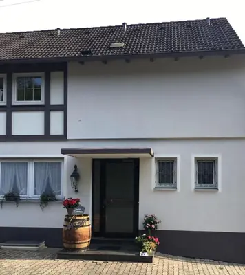 Das Gebäude in dem sich die Pension befindet