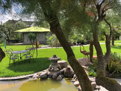 Ein Garten an der Unterkunft Ferienwohnung am Pferdemarkt