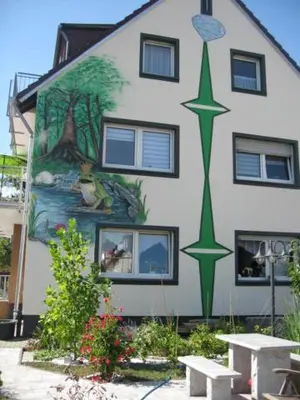 Das Gebäude in dem sich die Ferienwohnung befindet