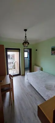 Ein Bett oder Betten in einem Zimmer der Unterkunft Black Bear Bikers Pub-Hotel