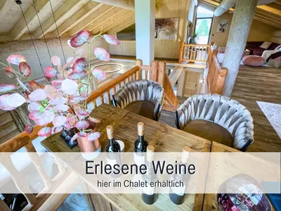 Ein Sitzbereich in der Unterkunft Natur-Chalet zum Nationalpark Franz inkl. E-Auto
