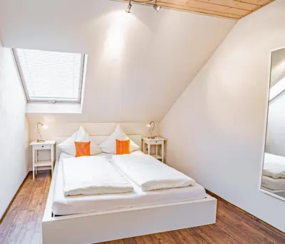 Ein Bett oder Betten in einem Zimmer der Unterkunft Johannishof Wein-Café & Gästehaus