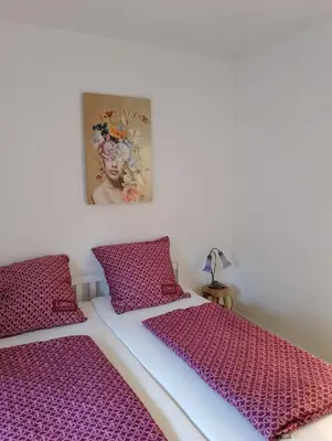 Ein Bett oder Betten in einem Zimmer der Unterkunft Ferienwohnung Am Geysirzentrum