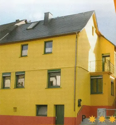 Das Gebäude in dem sich das Privatzimmer befindet