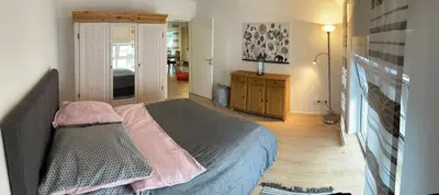 Ein Bett oder Betten in einem Zimmer der Unterkunft Ferienwohnung Brunnenblick