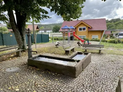 Ein Garten an der Unterkunft Ferienwohnung Brunnenblick