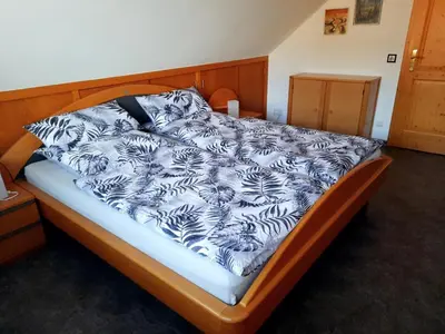 Ein Bett oder Betten in einem Zimmer der Unterkunft Ferienwohnung im schönen Brohltal