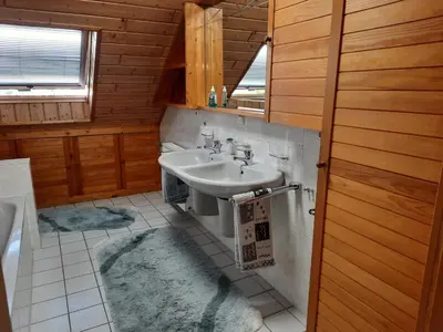 Ein Badezimmer in der Unterkunft Ferienwohnung im schönen Brohltal