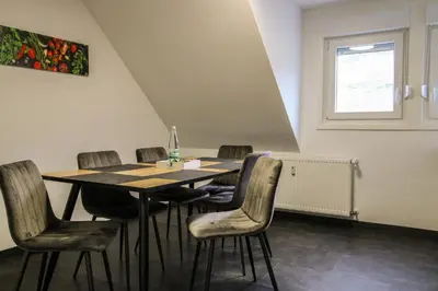 Ein Sitzbereich in der Unterkunft Sweet Six, Sauna, Balkon, 6 Personen, Boxspringbetten, hochwertiges Bad