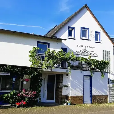 Blue Lagoon Holiday Apartments & Double Room with Balcony