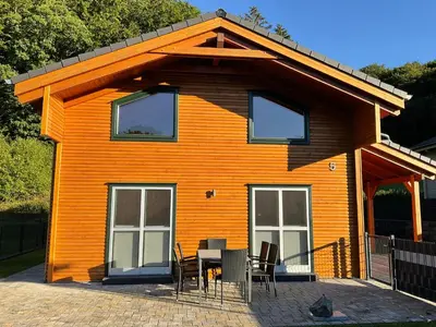 Das Gebäude in dem sich das Ferienhaus befindet
